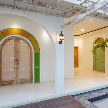 Puri Rinjani Bungalows & Hostel Kuta  Kültér fotó