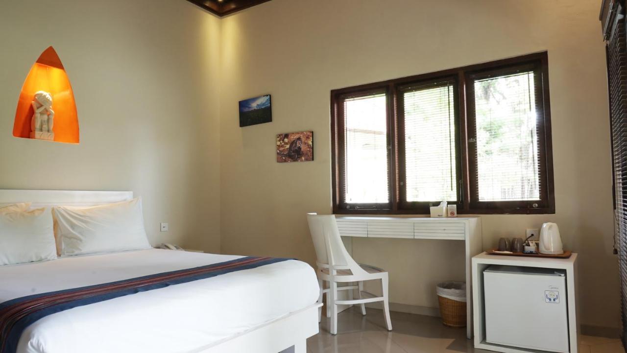 Puri Rinjani Bungalows & Hostel Kuta  Kültér fotó