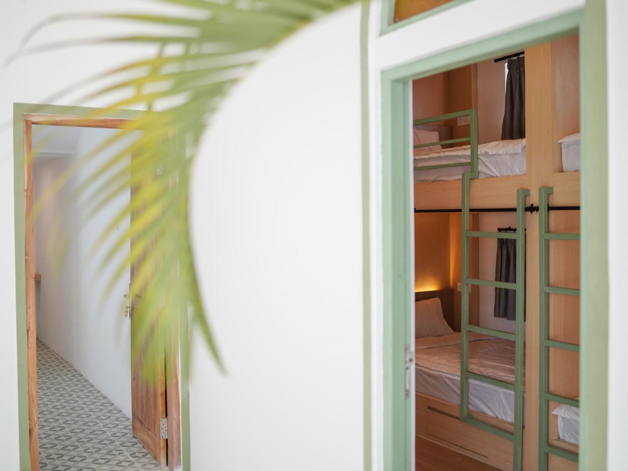 Puri Rinjani Bungalows & Hostel Kuta  Kültér fotó