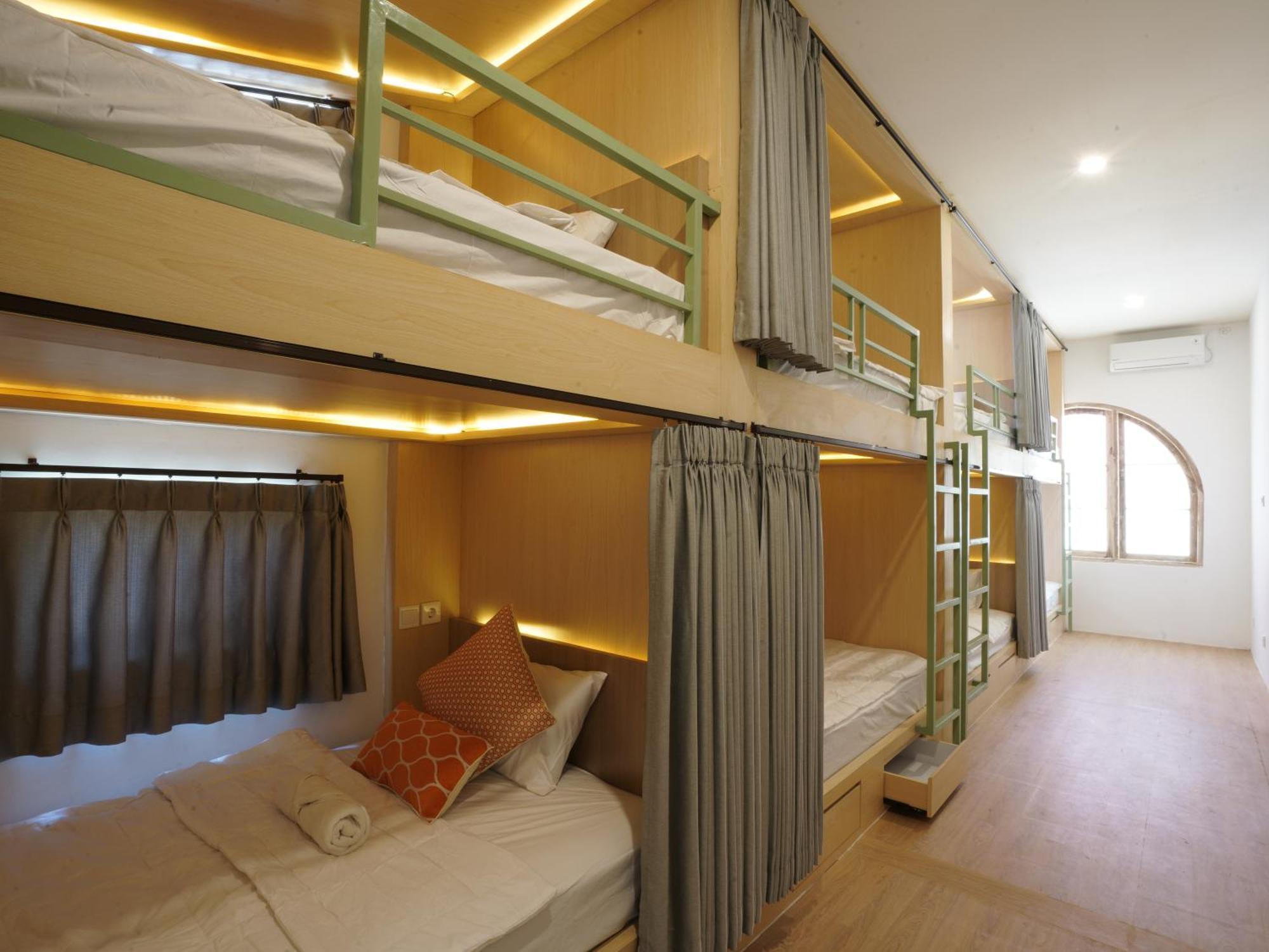Puri Rinjani Bungalows & Hostel Kuta  Kültér fotó