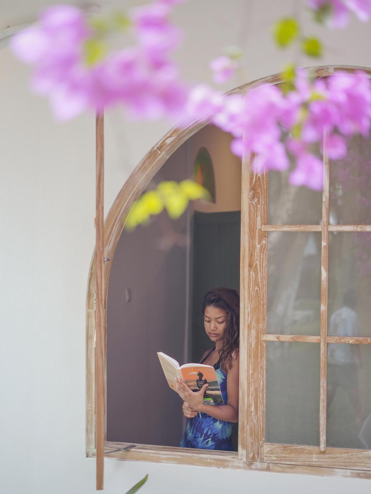 Puri Rinjani Bungalows & Hostel Kuta  Kültér fotó