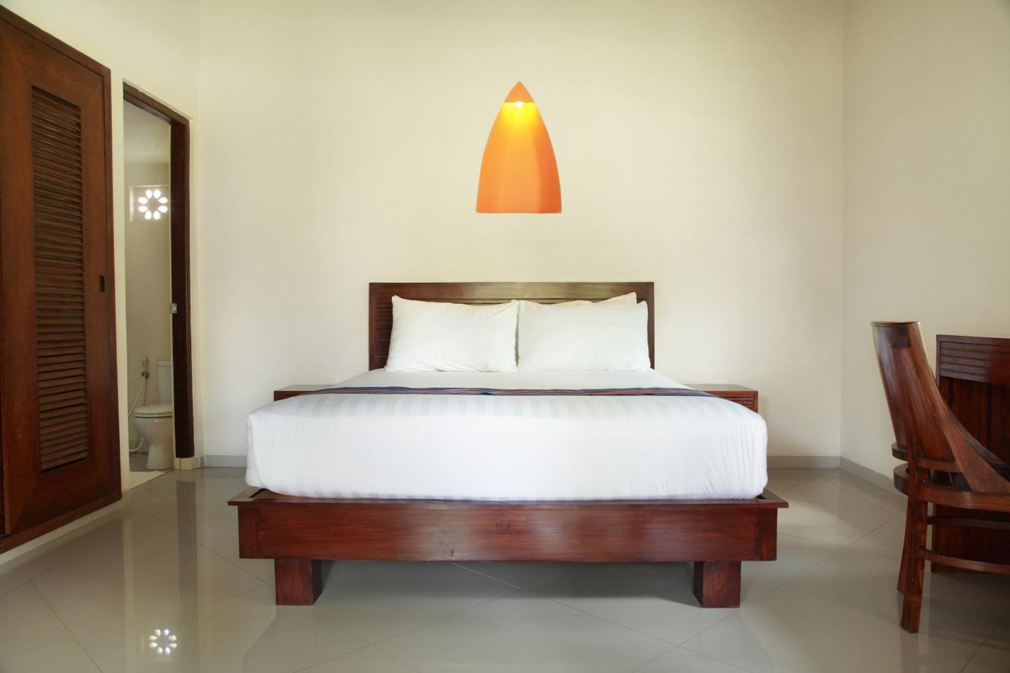 Puri Rinjani Bungalows & Hostel Kuta  Kültér fotó